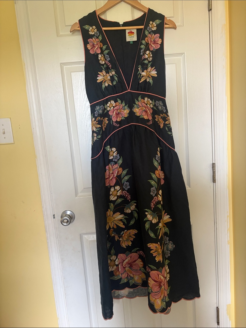 FARM Rio Black Sleeveless Floral Embroidered Midi Dress - Picture 2 of 7